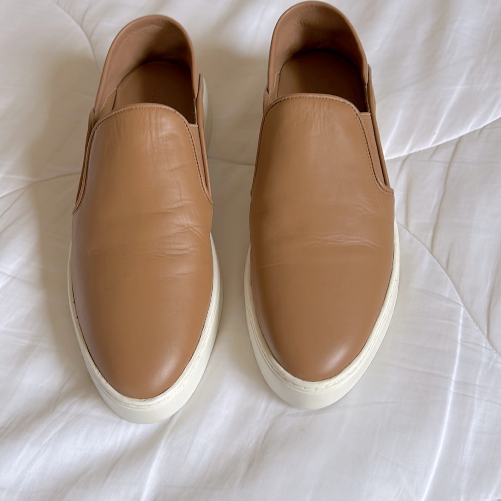 Vince camel leather round toe slip on sneaker NWOT size 7 medium
